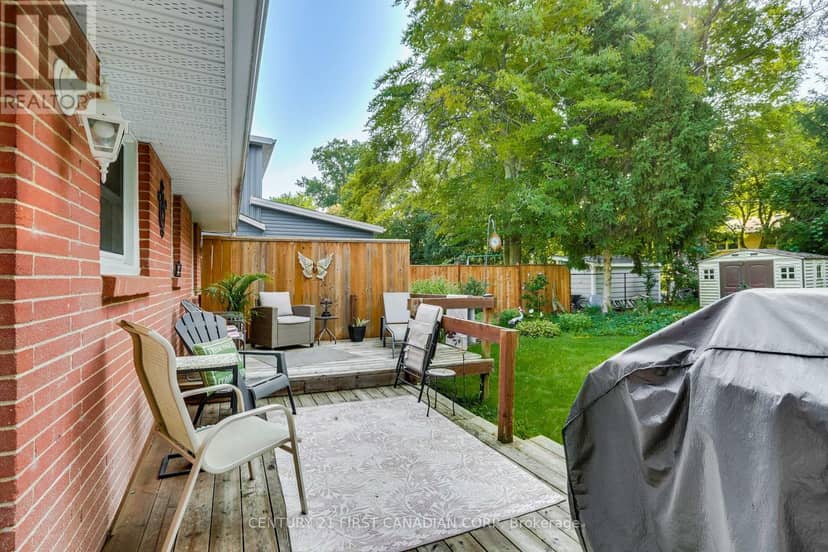 62 Thorncrest Crescent — photo 35 of 38