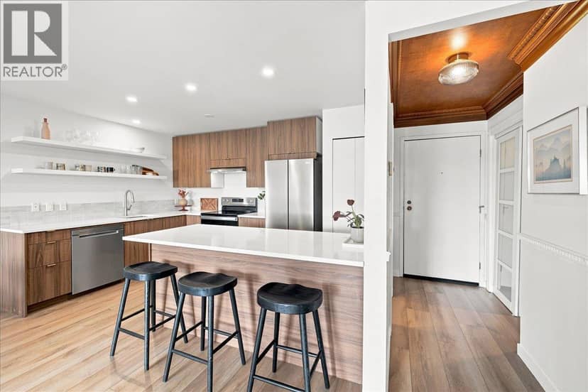 207 236 W 2ND STREET, North Vancouver, photo 2