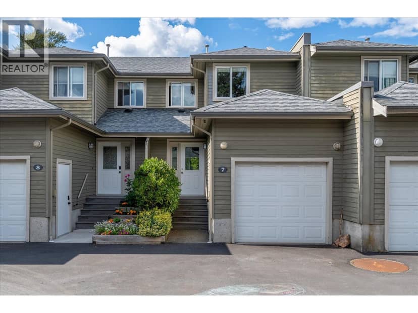 7 40200 GOVERNMENT ROAD, Squamish