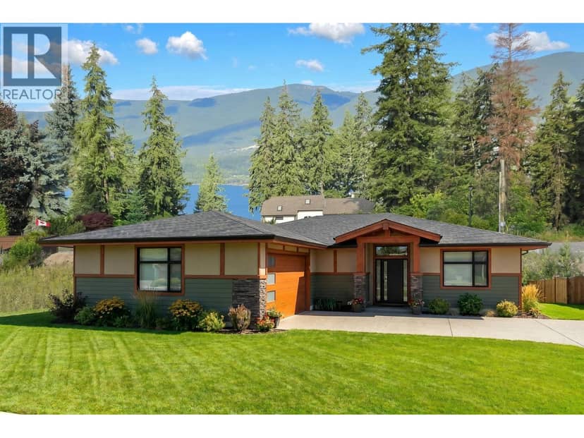 2000 45 Avenue NE, Salmon Arm
