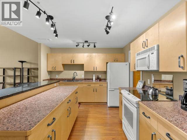 2-4069 4th Avenue — photo 10 of 25