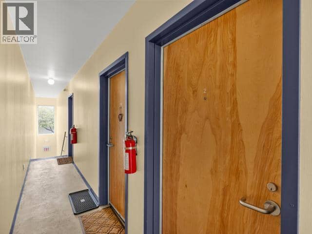 2-4069 4th Avenue, Whitehorse, photo 3