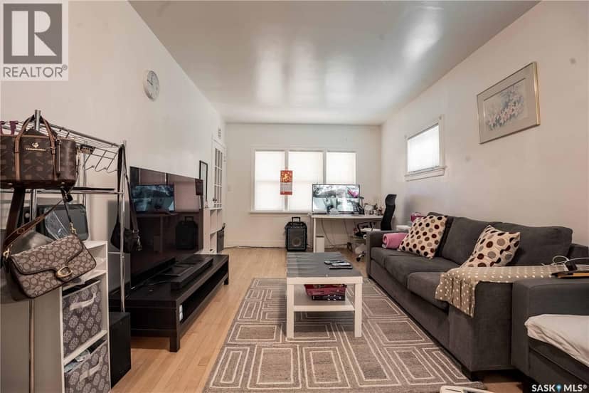 1903 Toronto STREET, Regina, photo 2