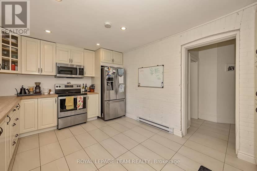 11 Sherbrooke Avenue — photo 15 of 40