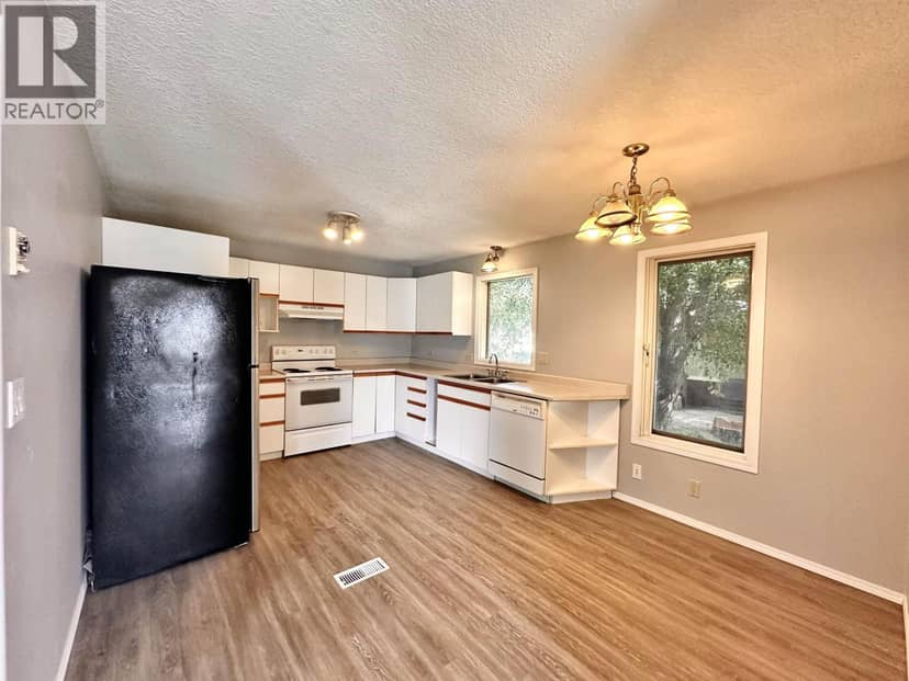 1144 4TH AVENUE, Valemount, photo 2