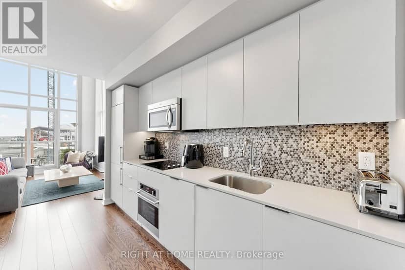 510 - 5 Hanna Avenue — photo 14 of 27