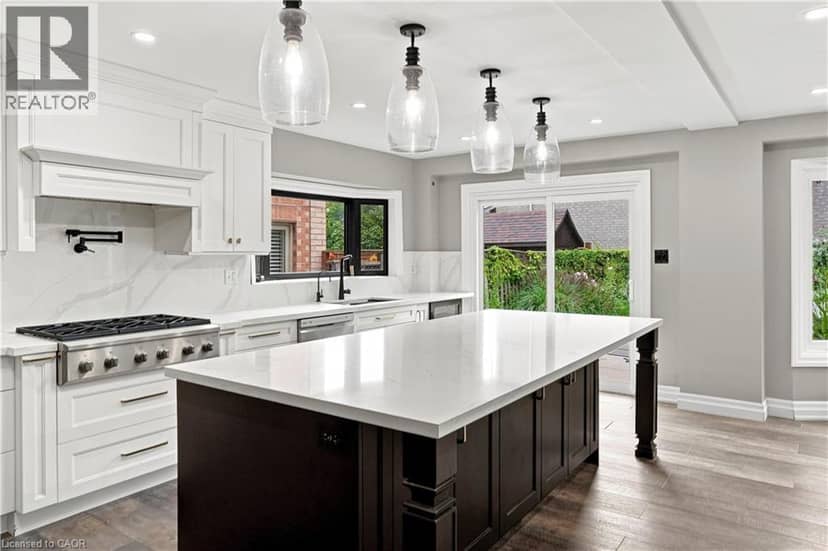 96 LAURENDALE Avenue — photo 13 of 40