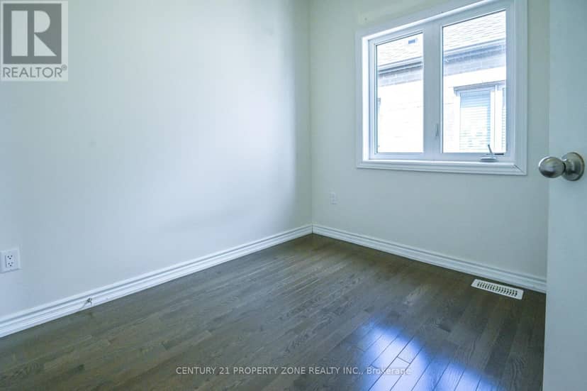 42 Donald Ficht Crescent — photo 11 of 25