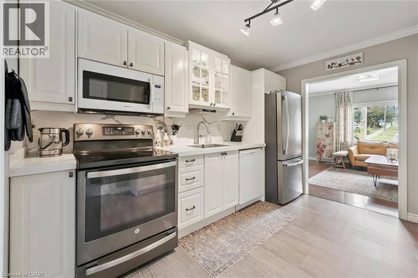 22 SLEEMAN Avenue — photo 10 of 39