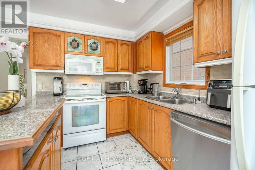 54 Niagara Place — photo 15 of 40