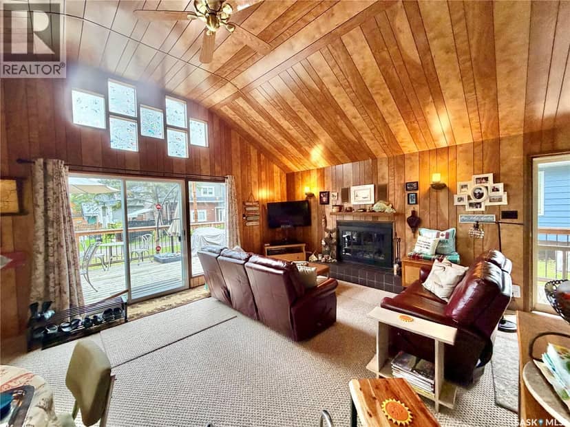 1362 Waskesiu DRIVE — photo 5 of 19