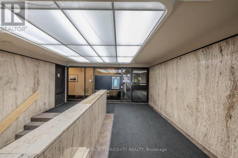 1703 - 1 Massey Square, Toronto, photo 3