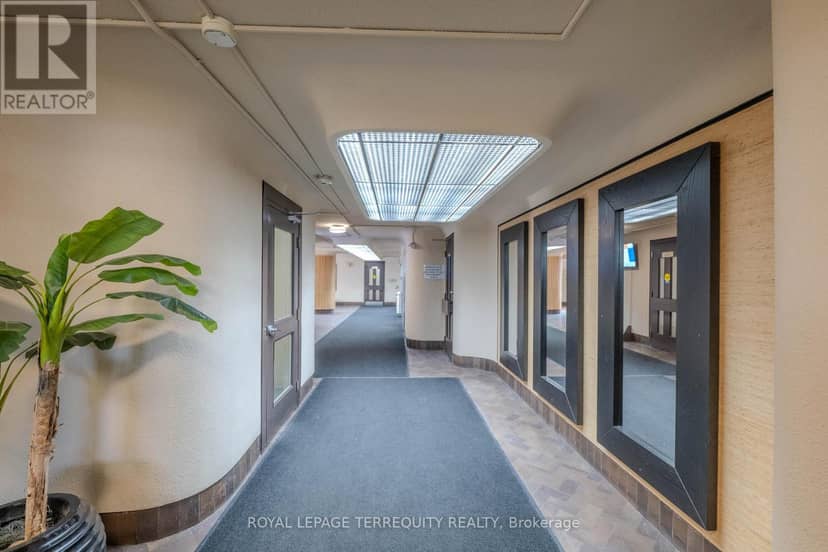 1703 - 1 Massey Square, Toronto, photo 4