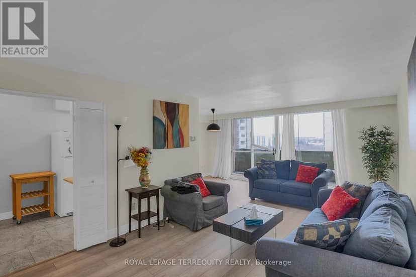 1703 - 1 Massey Square, Toronto, photo 7