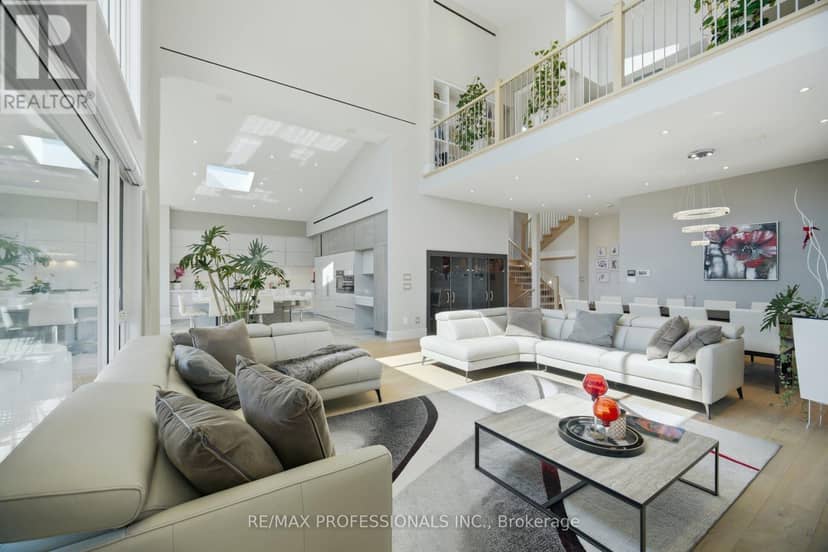 466 The Kingsway — photo 15 of 40