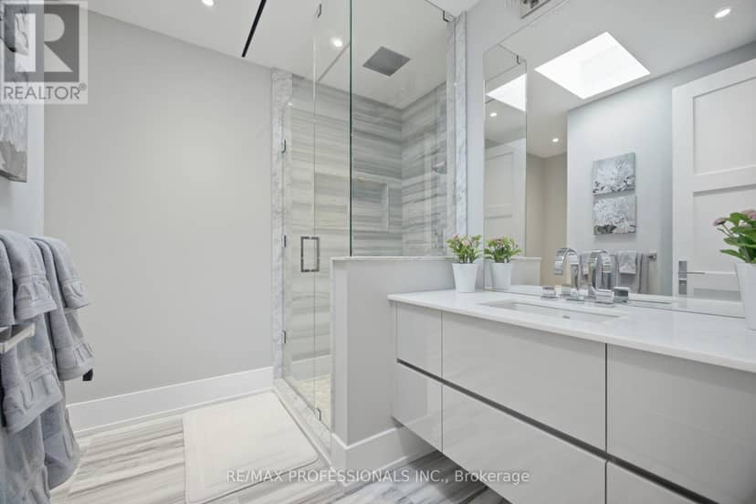 466 The Kingsway — photo 37 of 40
