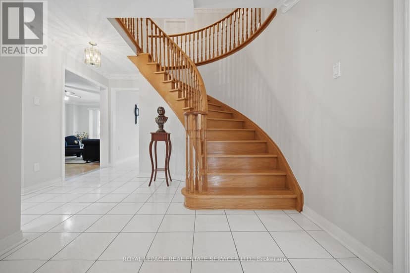124 Stilecroft Drive — photo 23 of 40