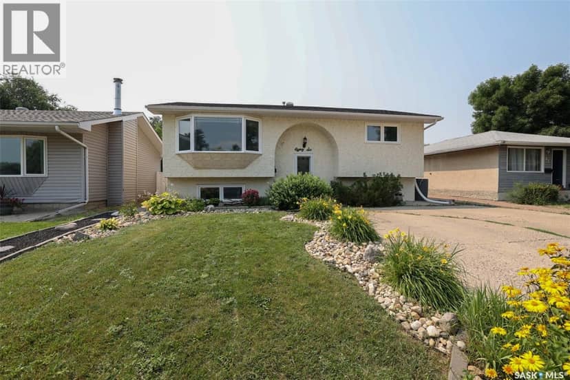 86 Straub CRESCENT — photo 1 of 31