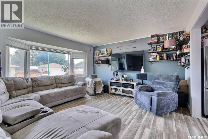 86 Straub CRESCENT — photo 2 of 31