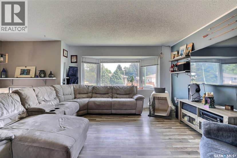 86 Straub CRESCENT — photo 3 of 31