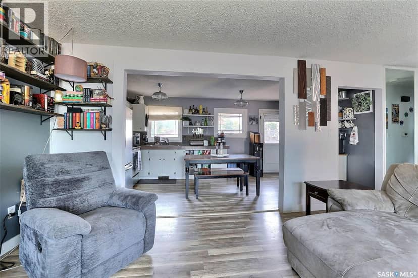 86 Straub CRESCENT — photo 4 of 31