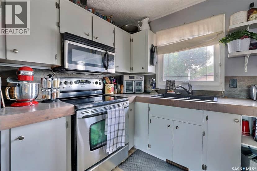 86 Straub CRESCENT — photo 6 of 31