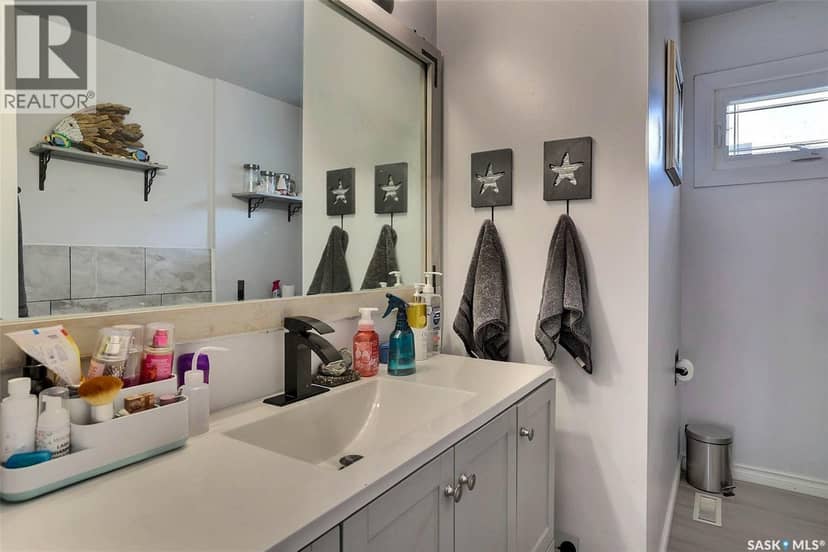 86 Straub CRESCENT — photo 9 of 31