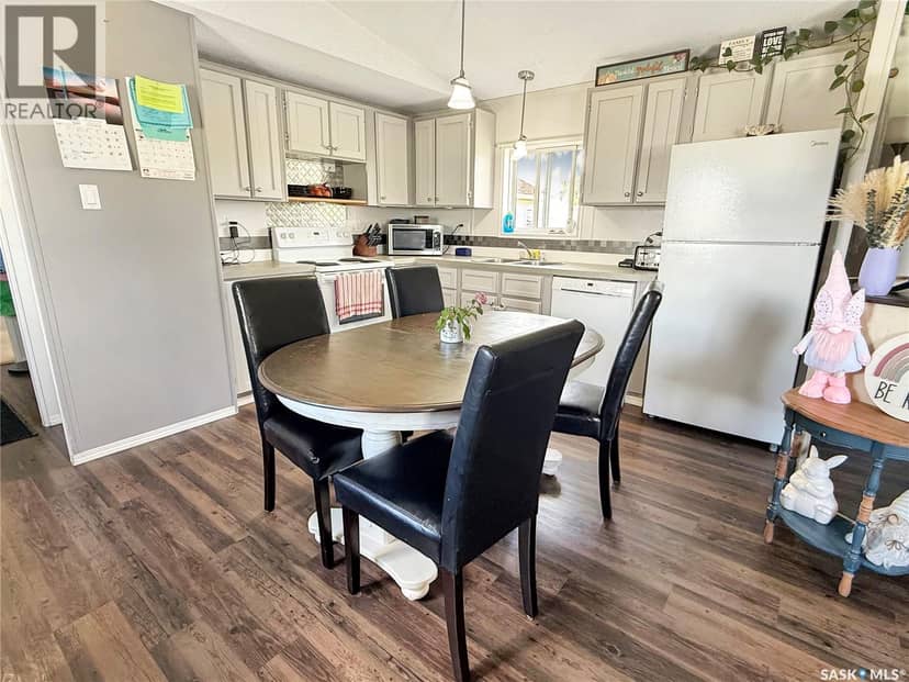 424 Jerome STREET — photo 10 of 19