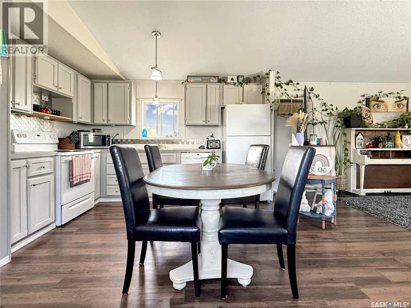 424 Jerome STREET — photo 4 of 19