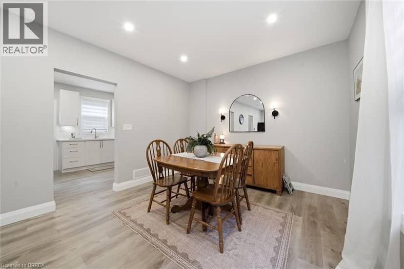 14 ALLENBY Avenue — photo 8 of 40