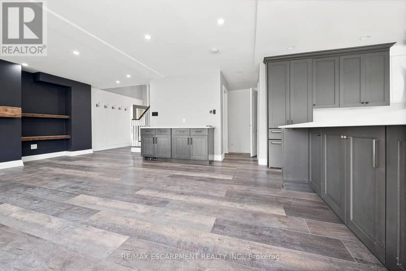 96 Laurendale Avenue — photo 18 of 40