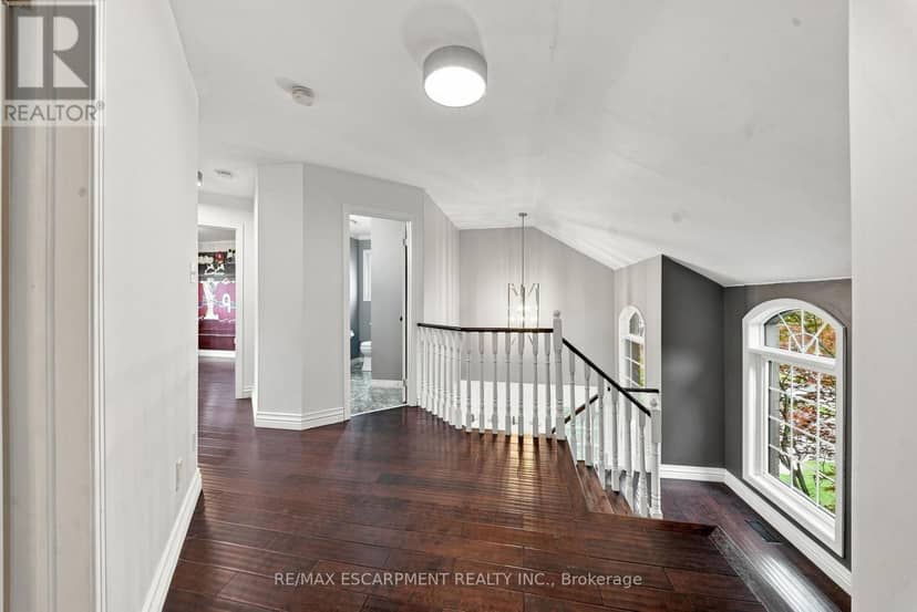 96 Laurendale Avenue — photo 24 of 40