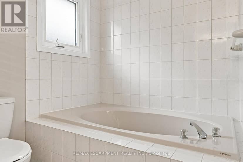 96 Laurendale Avenue — photo 29 of 40