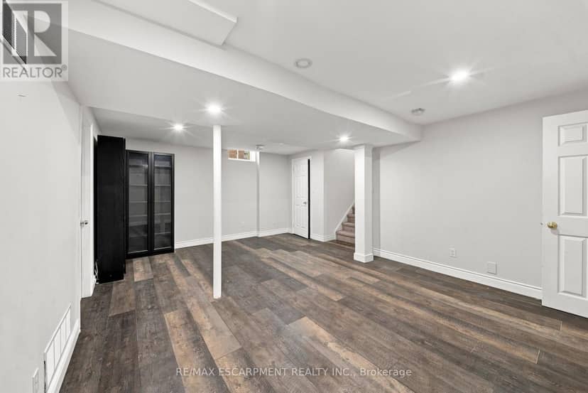 96 Laurendale Avenue — photo 36 of 40