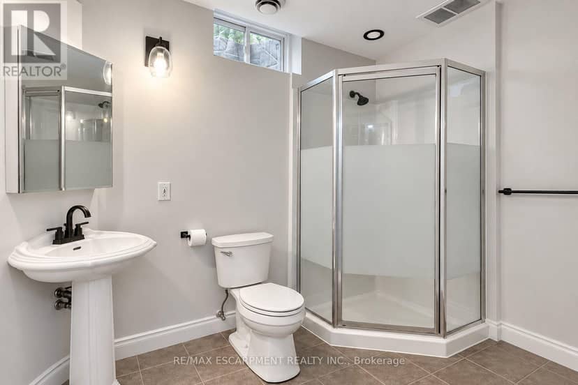 96 Laurendale Avenue — photo 39 of 40