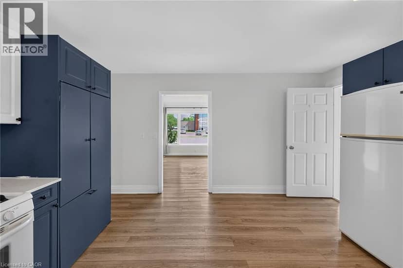 316 FAIRVIEW Avenue W — photo 17 of 40