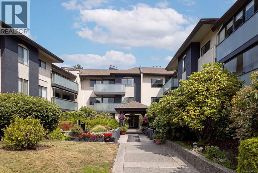 304 3900 Shelbourne St, Saanich