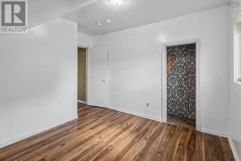 350 Alexandra Street — photo 22 of 33