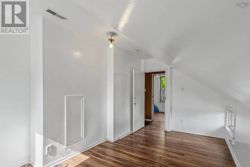 350 Alexandra Street — photo 19 of 33