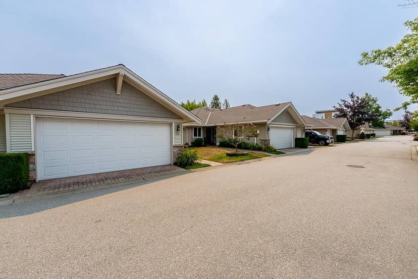 53 17516 4 AVENUE, Surrey, photo 2
