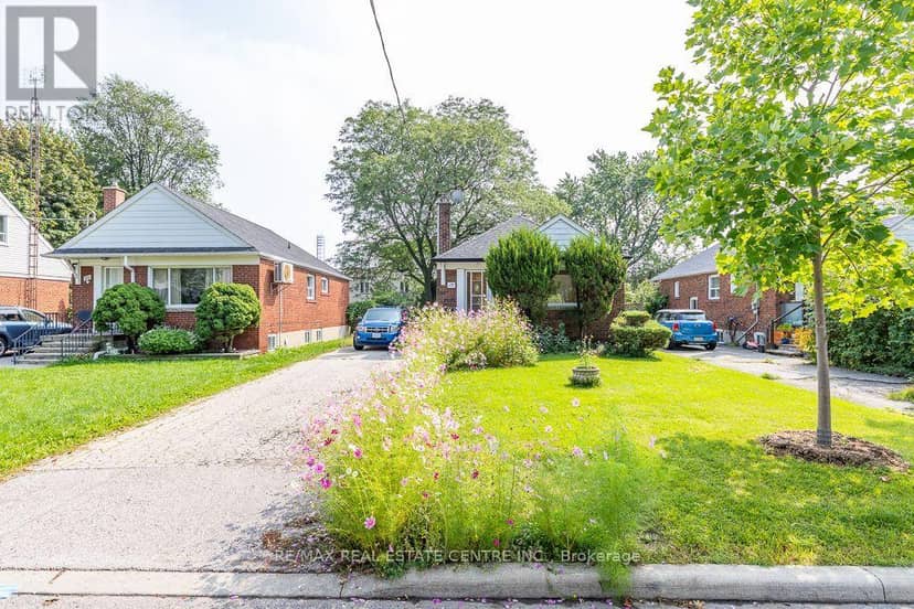 27 Innismore Crescent — photo 3 of 40