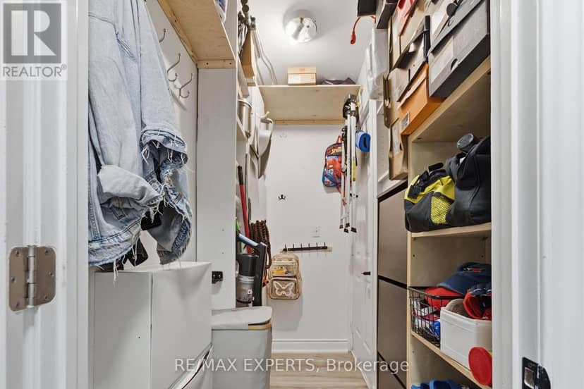 853 - 30 Tandridge Crescent — photo 27 of 33