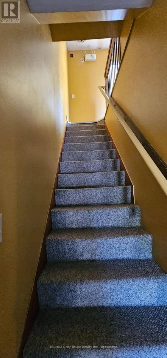 8 Helen Street — photo 20 of 32