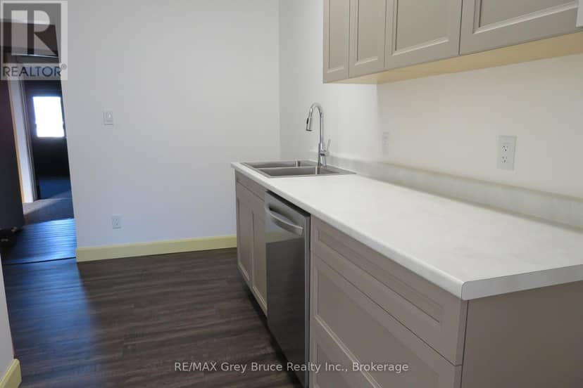8 Helen Street — photo 24 of 32