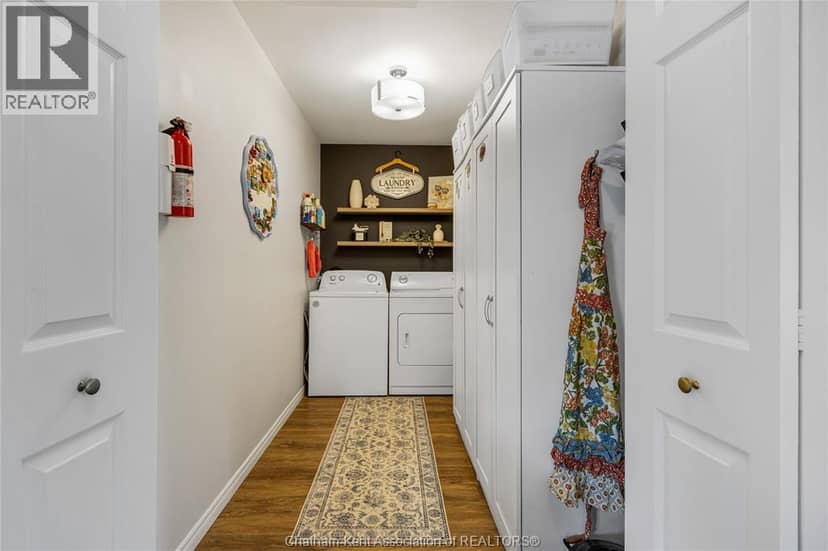 26-21 Earl Drive — photo 13 of 40