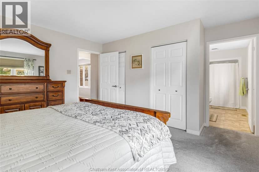 26-21 Earl Drive — photo 15 of 40