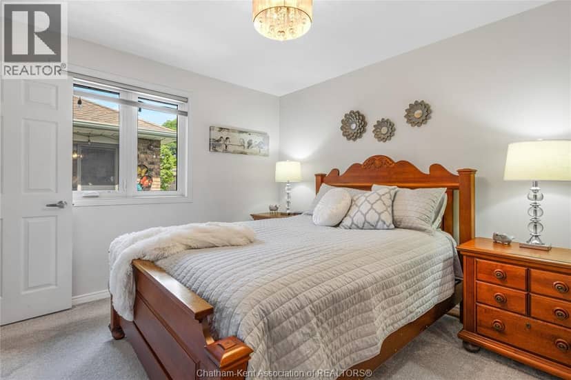 26-21 Earl Drive — photo 19 of 40