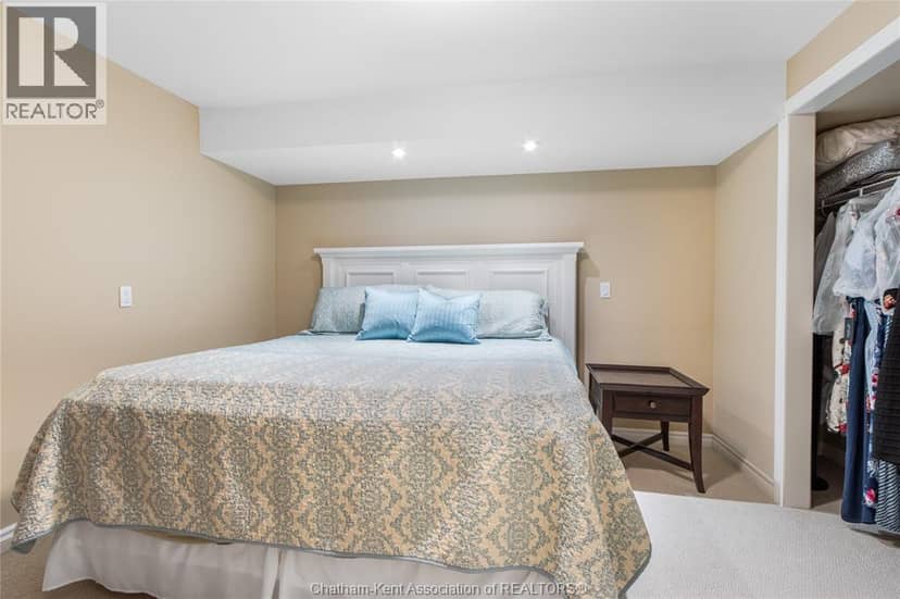 26-21 Earl Drive — photo 23 of 40