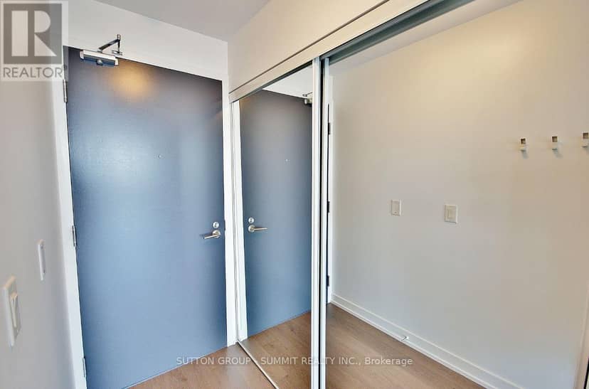 1510 - 105 George Street — photo 8 of 40