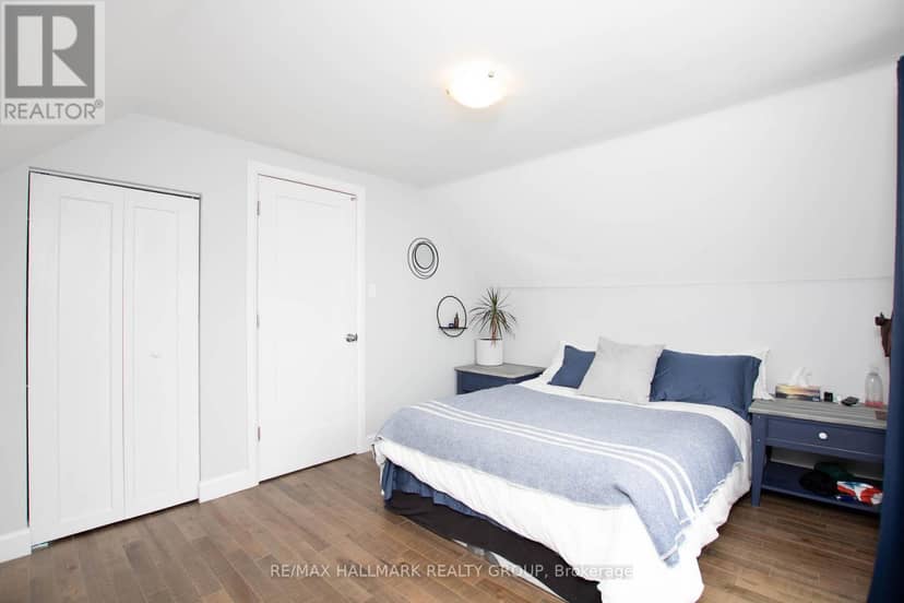 929 Merivale Road — photo 17 of 40